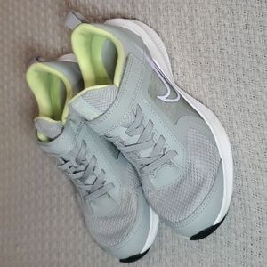 Nike Boys Downshifter Gray